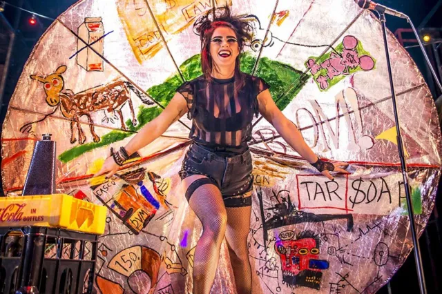 Lucie Jones dans Louer Lucie Jones dans Louer