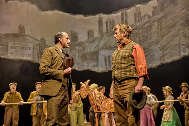 Nicholas Khan et Stephen Beckett dans War Horse 2026 au Théâtre National (c) Brinkhoff Moegenburg 1136 0871 Nicholas Khan et Stephen Beckett dans War Horse 2026 au Théâtre National (c) Brinkhoff Moegenburg 1136 0871