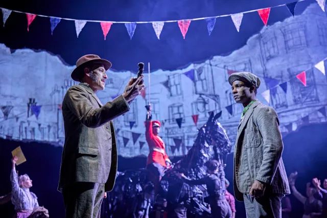 Nicholas Khan et Corey Montague Sholay dans War Horse 2026 au Théâtre National (c) Brinkhoff Moegenburg 1136 0614 Nicholas Khan et Corey Montague Sholay dans War Horse 2026 au Théâtre National (c) Brinkhoff Moegenburg 1136 0614