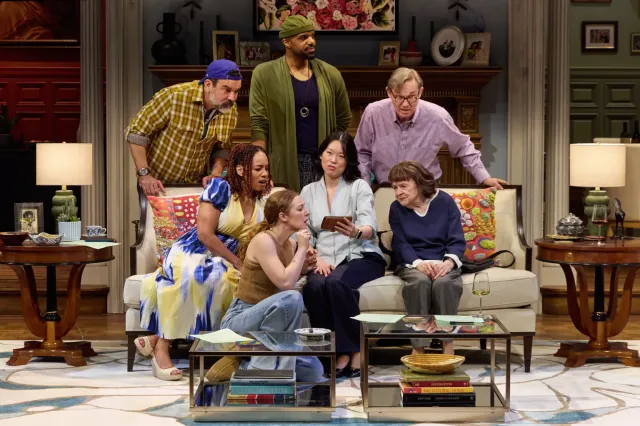 Ricardo Chavira Carl Clemons Hopkins Richard Thomas Anika Noni Rose Jeena Yi Marylouise Burke et Kayli Carter dans MTCs The Balustrers une nouvelle pièce de David Lindsay Abaire mise en scène par Kenny Leon ©Jeremy Daniel Ricardo Chavira Carl Clemons Hopkins Richard Thomas Anika Noni Rose Jeena Yi Marylouise Burke et Kayli Carter dans MTCs The Balustrers une nouvelle pièce de David Lindsay Abaire mise en scène par Kenny Leon ©Jeremy Daniel
