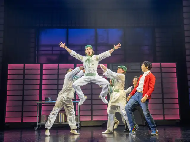 Finley Oliver (Freddie Fernandez) et Gino Ochello (Daniel LaRusso) créditent Manuel Harlan