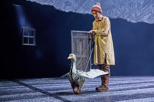 Goose (Felicity Donnelly) dans War Horse 2026 au Théâtre National (c) Brinkhoff Moegenburg 1136 0921 Goose (Felicity Donnelly) dans War Horse 2026 au Théâtre National (c) Brinkhoff Moegenburg 1136 0921