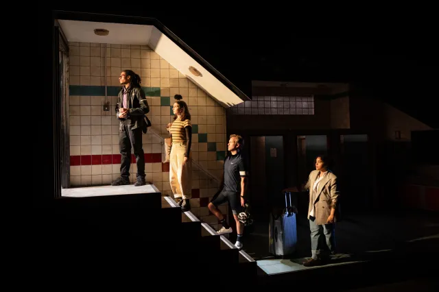 (De gauche à droite) Ivano Turco (Finley), Grace Towning (Zo), Matt Corner (Andrew) et Cole Dennis (Laura) Photographie par Mark Senior (1)