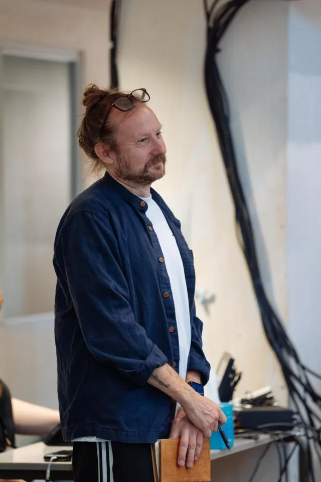 Felix Barrett en répétitions pour THE GUILTY Donmar Warehouse photo par Helen Murray(1)