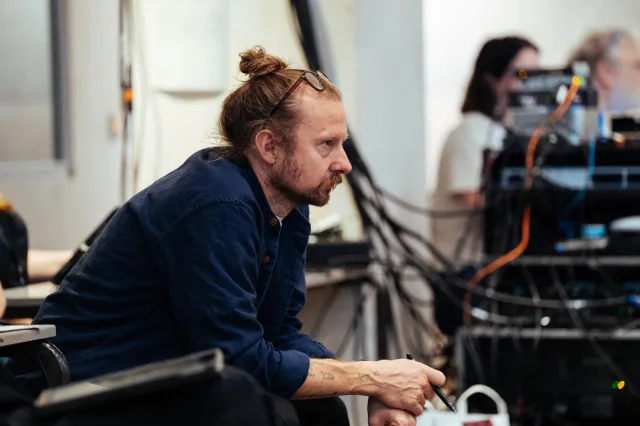 Felix Barrett en répétitions pour THE GUILTY Donmar Warehouse photo par Helen Murray