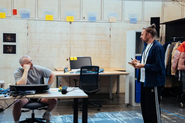 Russell Tovey et Felix Barrett en répétitions pour THE GUILTY Donmar Warehouse photo par Helen Murray(1)