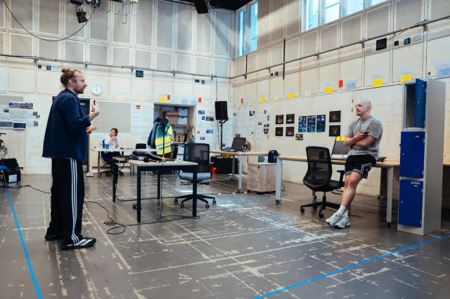 Russell Tovey et Felix Barrett en répétitions pour THE GUILTY Donmar Warehouse photo par Helen Murray