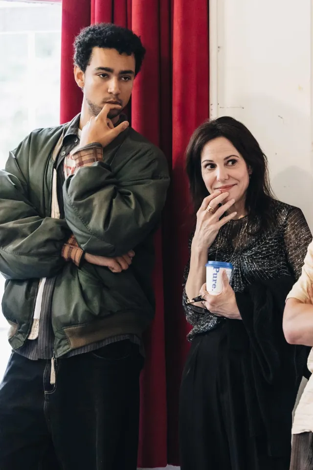0T4A1003 Archie Madekwe, Mary Louise Parker