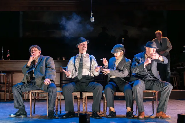 La longue goutte 2 Andy Clark, Robert Jack, Mary Gapinski et Martin Donaghy dans The Long Drop