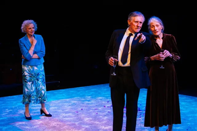Gillian Bevan, Gabriel Byrne et Geraldine James dans 45 ans
