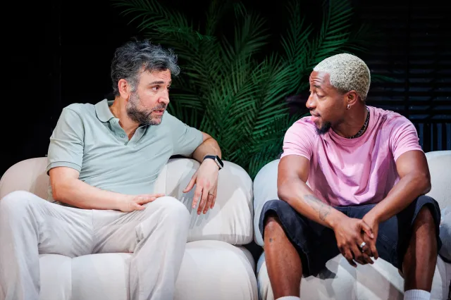 Josh Radnor et Khalil Madovi dans Hit Machine
