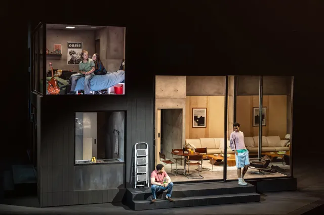 L'Orestie Tom Glynn-Carney, Rosie Sheehy, John Macmillan et Archie Madekwe dans The Oresteia