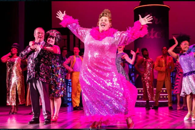 Neil Hurst (as Edna Turnblad) in Hairspray