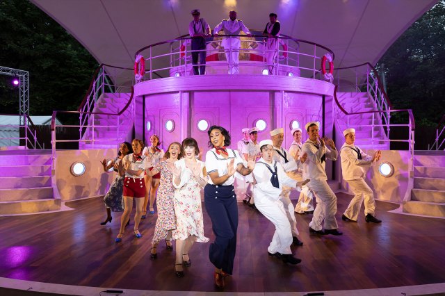 Tout est permis 2 Emily-Mae et le casting de Anything Goes