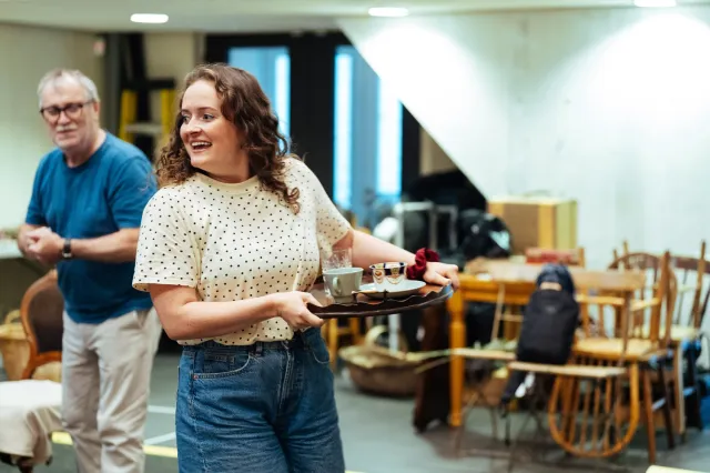 Jessica Brindle en répétition pour UN MOIS À LA CAMPAGNE Donmar Warehouse photo par Helen Murray