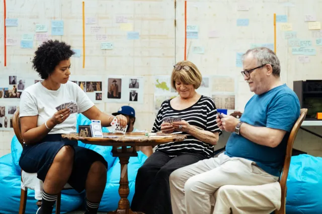 Amanda Wilkin, Susan Brown et Mark Hadfield en répétitions pour UN MOIS À LA CAMPAGNE Donmar Warehouse photo par Helen Murray