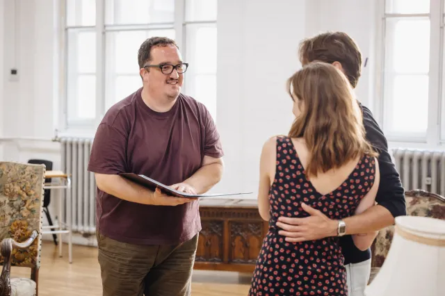 James Peake en répétitions pour THE MOUSETRAP 75TH ANNIVERSARY UK TOUR, Crédit Danny Kaan James Peake en répétitions pour THE MOUSETRAP 75TH ANNIVERSARY UK TOUR, Crédit Danny Kaan