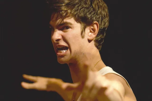 Andrew Garfield dans Roméo et Juliette Andrew Garfield dans Roméo et Juliette