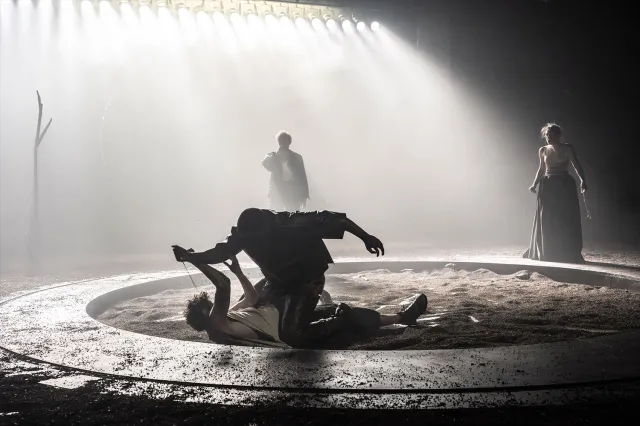 Fode Simbo et Harry Redding dans Le Roi Lear