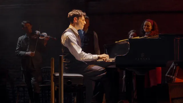 Bande-annonce du pianiste toujours 8 Daniel Krikler dans le rôle de Wladyslaw Szpilman Bande-annonce du pianiste toujours 8 Daniel Krikler dans le rôle de Wladyslaw Szpilman