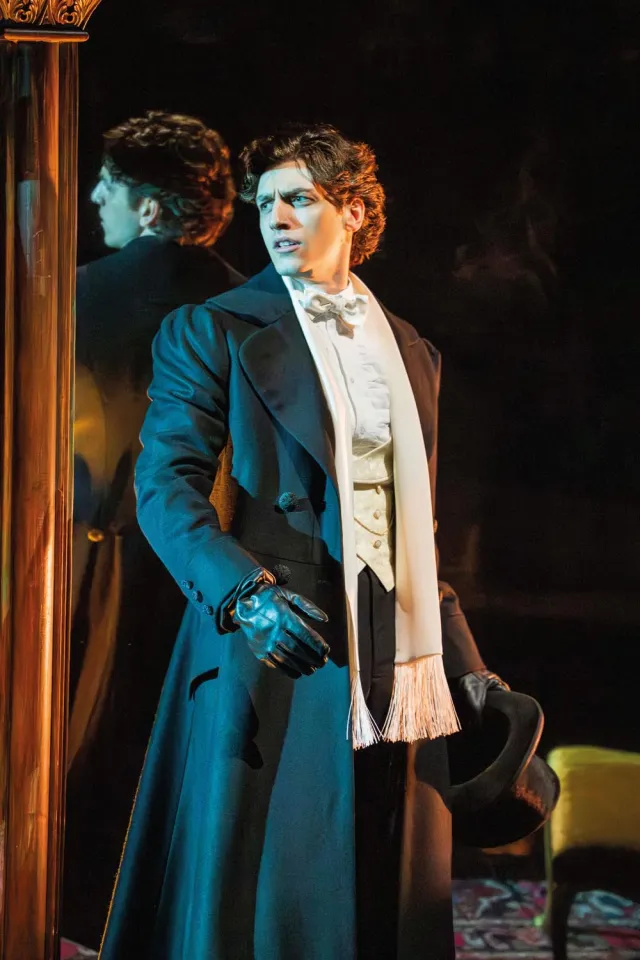 Rhys Whitfield dans le rôle de Raoul. Photo de Johan Persson