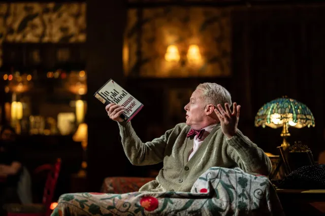 Jesse Tyler Ferguson (Truman Capote) image de Johan Persson (8) Jesse Tyler Ferguson (Truman Capote) image de Johan Persson (8)