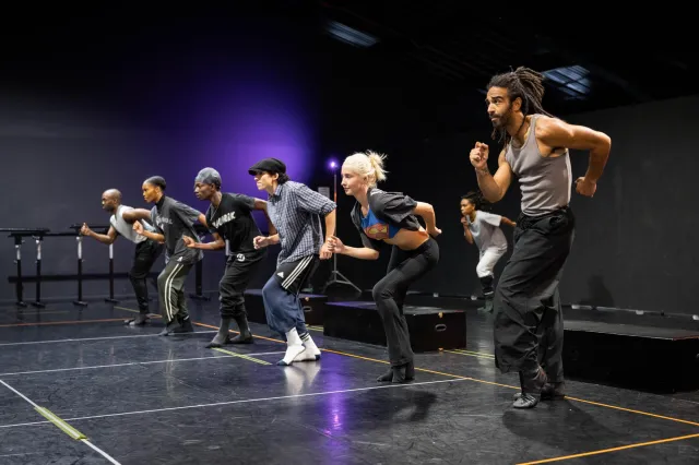Darius Drooh, Monique Jonas, Nahum Mclean, Hugo Bragg, Leila Wright, Lukas Hunt In The Brown Suite répétitions (c) Mark Senior The BrownSuite Darius Drooh, Monique Jonas, Nahum Mclean, Hugo Bragg, Leila Wright, Lukas Hunt In The Brown Suite répétitions (c) Mark Senior The BrownSuite