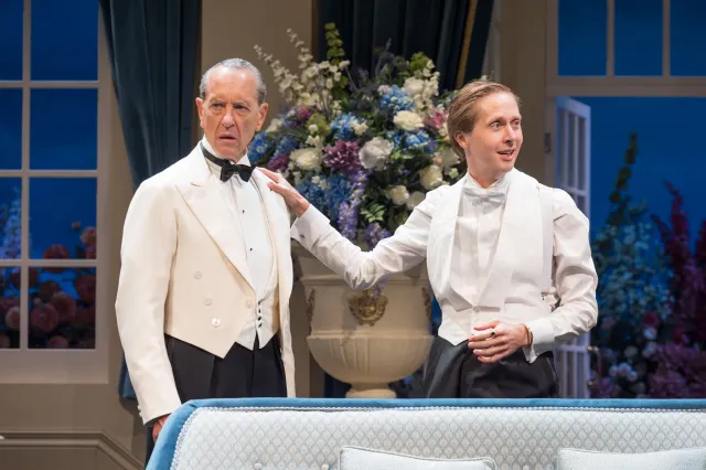 RHUME DES FOINS. Richard E. Grant (David Bliss) et Will Close (Simon Bliss). PhotoMarc Brenner