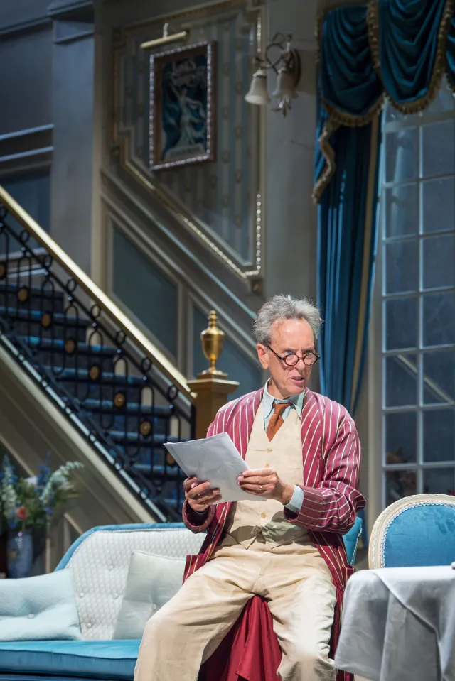 RHUME DES FOINS. Richard E. Grant (David Bliss). Photo Marc Brenner (3)