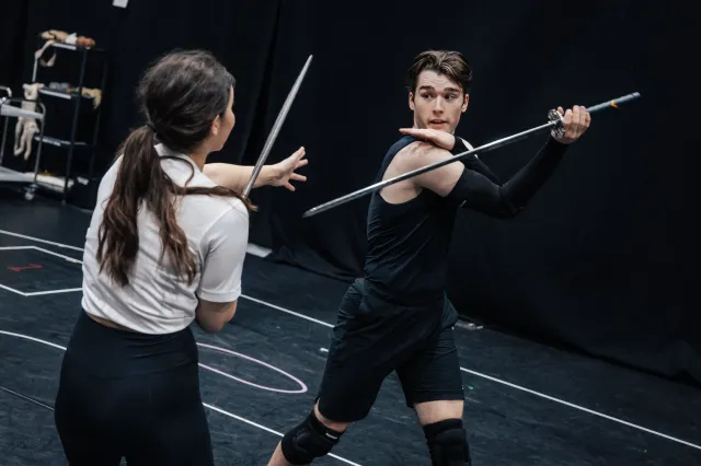 Jake Scott Newton en répétition pour The Hunger Games On Stage crédit Danny Kaan