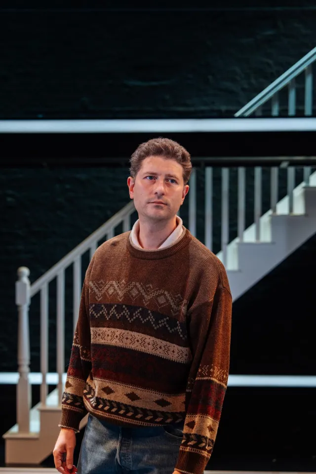 Cary Crankson dans ILFORD BOY (Donmar Warehouse, 2026) Photo de Helen Murray Cary Crankson dans ILFORD BOY (Donmar Warehouse, 2026) Photo de Helen Murray