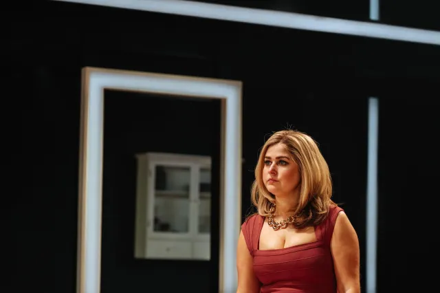 Ria Zmitrowicz dans ILFORD BOY (Donmar Warehouse, 2026) Photo de Helen Murray Ria Zmitrowicz dans ILFORD BOY (Donmar Warehouse, 2026) Photo de Helen Murray