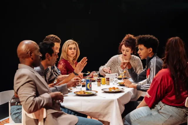 La compagnie d'ILFORD BOY (Donmar Warehouse, 2026) Photo de Helen Murray(1) La compagnie d'ILFORD BOY (Donmar Warehouse, 2026) Photo de Helen Murray(1)