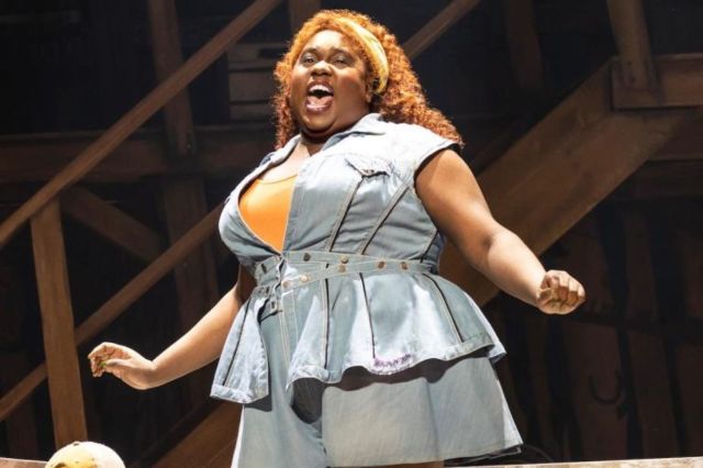 Alex Newell dans Écaillé