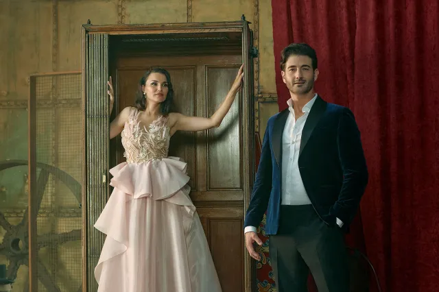Samantha Barks et Oliver Tompsett